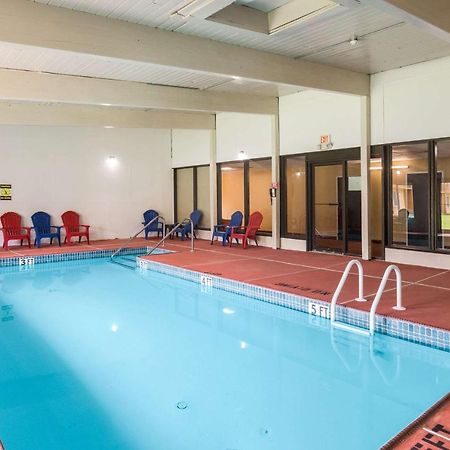 Fairmount Inn & Suites - Stroudsburg, Poconos Delaware Water Gap Bagian luar foto