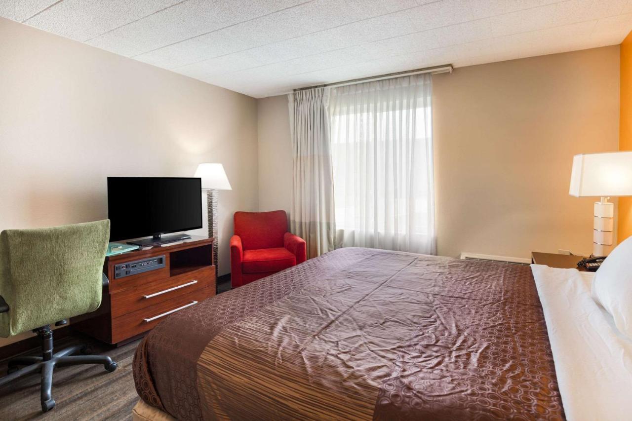 Fairmount Inn & Suites - Stroudsburg, Poconos Delaware Water Gap Bagian luar foto