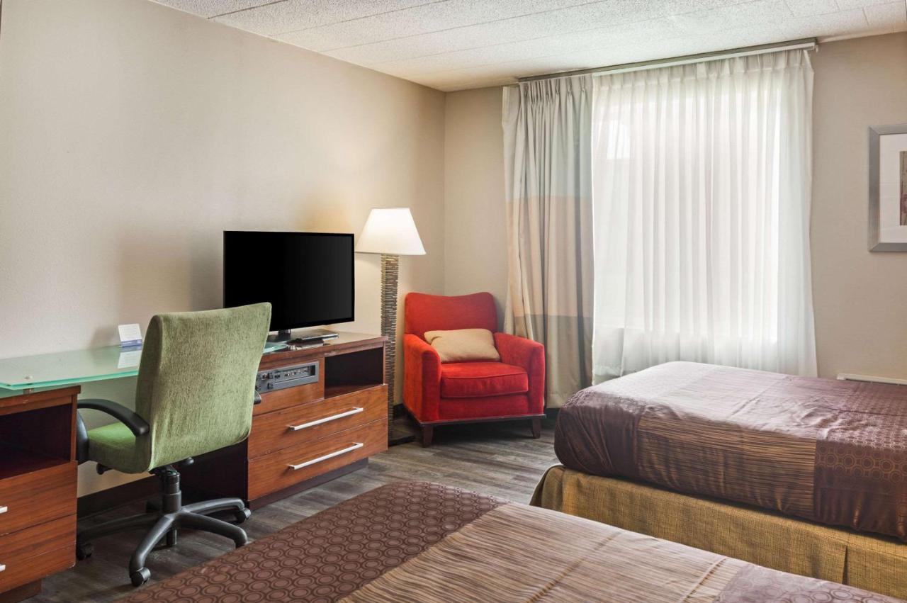 Fairmount Inn & Suites - Stroudsburg, Poconos Delaware Water Gap Bagian luar foto