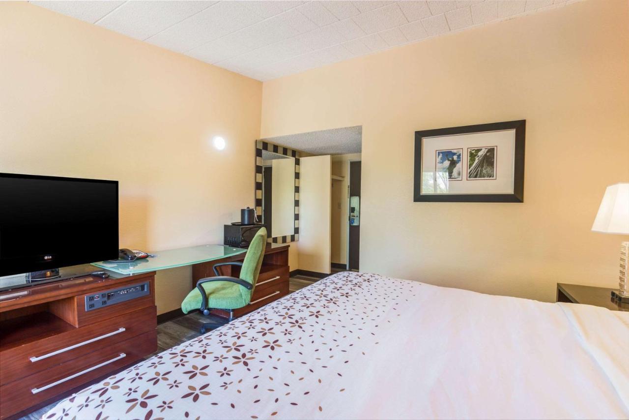 Fairmount Inn & Suites - Stroudsburg, Poconos Delaware Water Gap Bagian luar foto