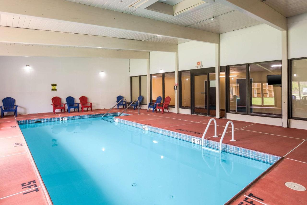 Fairmount Inn & Suites - Stroudsburg, Poconos Delaware Water Gap Bagian luar foto
